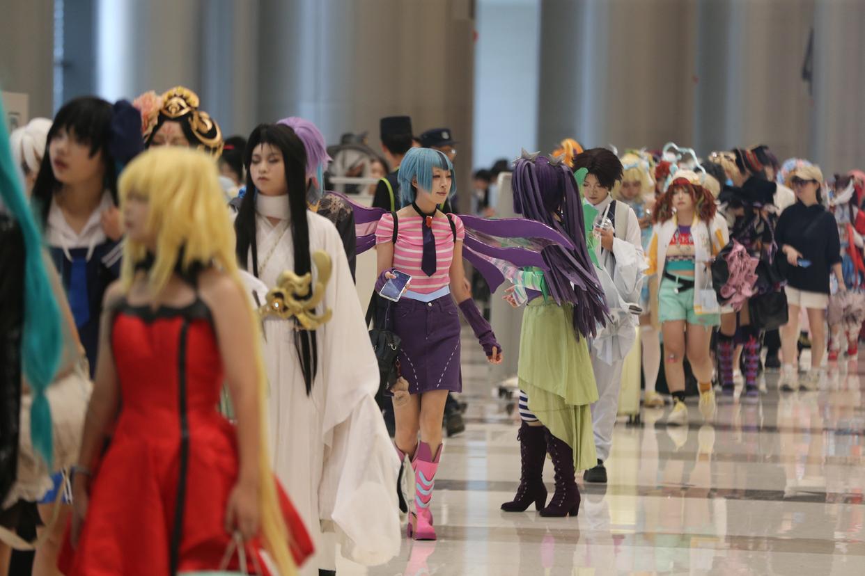杭州：人潮涌动共赏cosplay盛宴