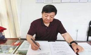 六旬退役老兵余河昌的“第二战场”：做2800户居民的贴心人